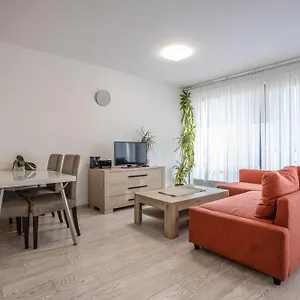Spacious Terrace With Free Private Parking Praga