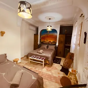 riad-spa-sous-le-soleil-chez-jerome-et-pamela-suite-africaine.marrakeshhotelsmorocco.com/